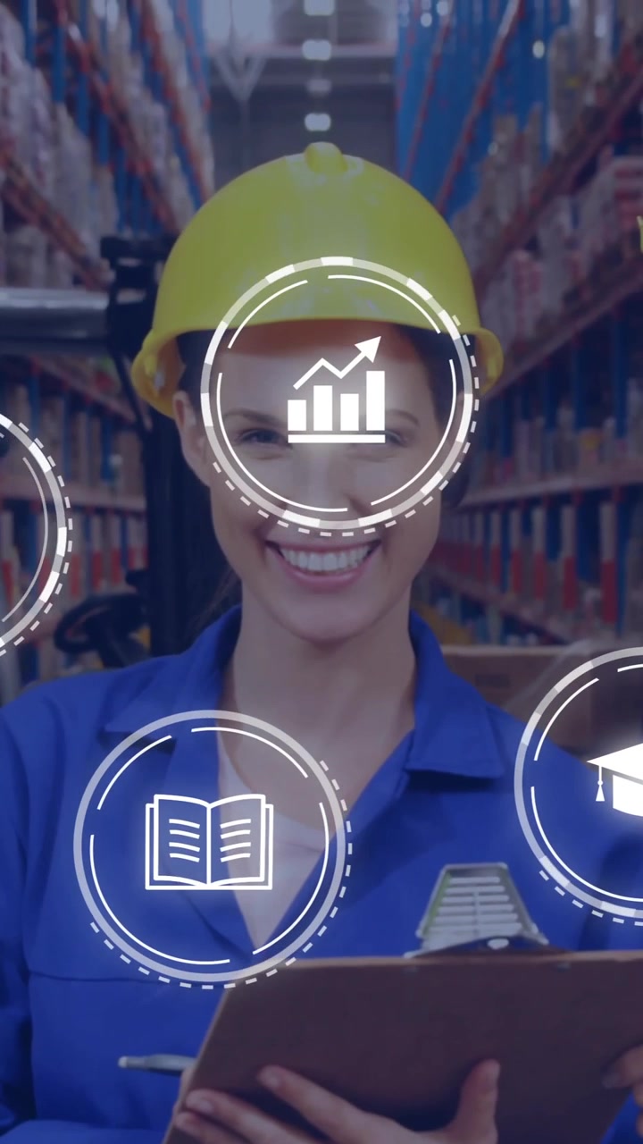 Operai di magazzino con caschi che utilizzano icone animate digitali durante le attività