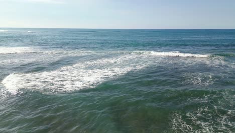 Waves-Rolling-In-The-Ocean-In-Oahu-Island,-Hawaii---Aerial-Drone-Shot