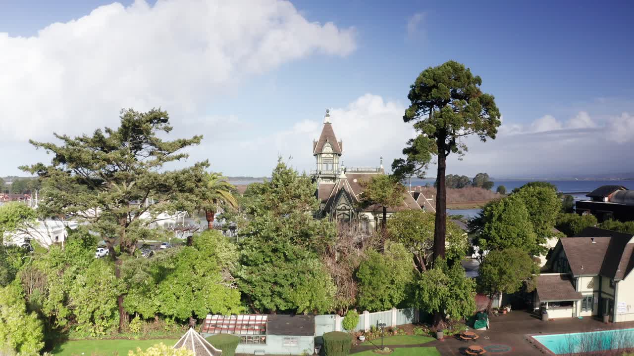 Low rising aerial shot of the Carson Mansion, a Victorian-style home in historic Eureka, California. 4K