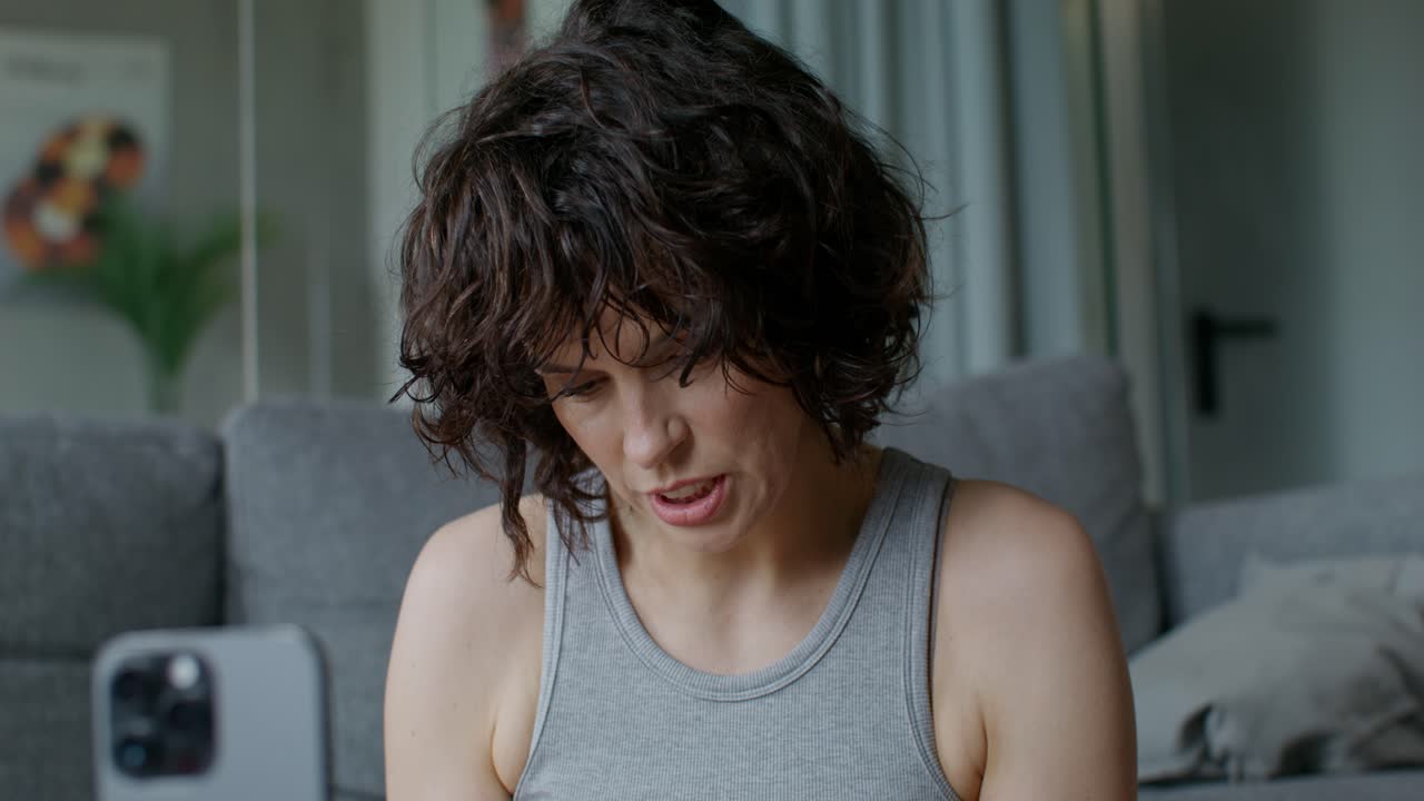 tutoriales para mujeres que aplican protector solar