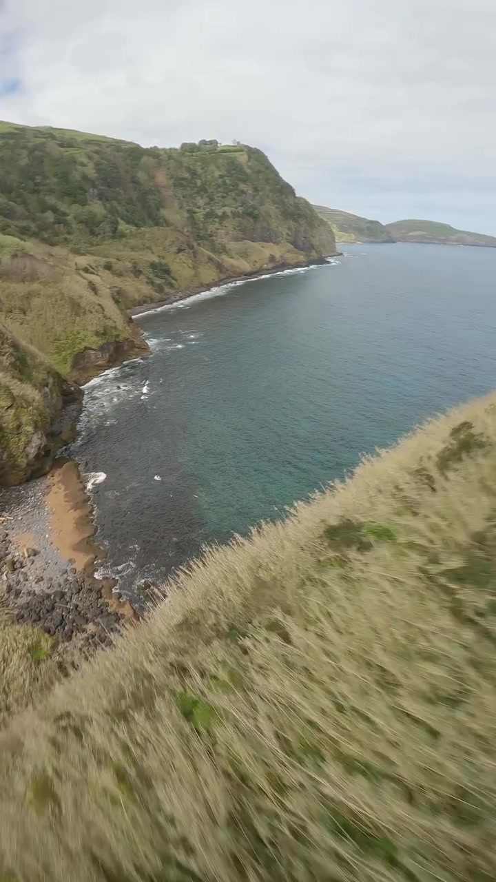 Imagem FPV de terra agrícola