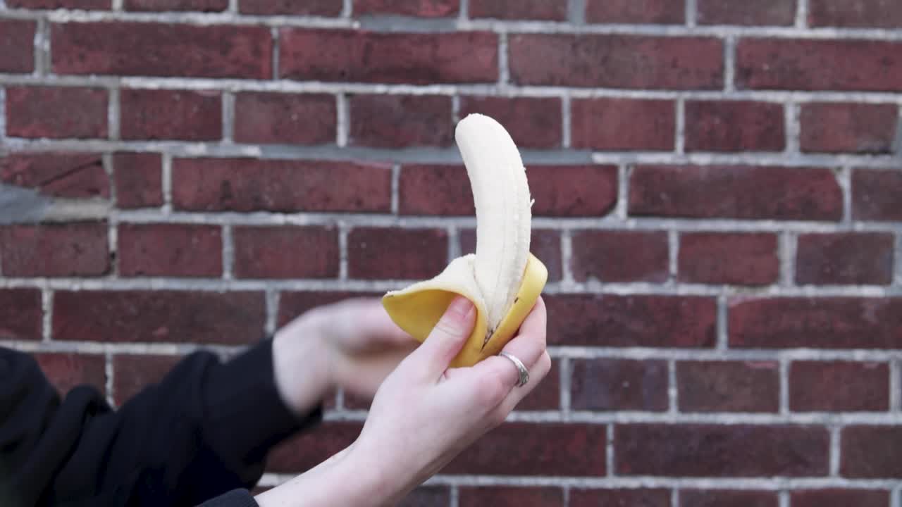 Video peeling a ripe banana