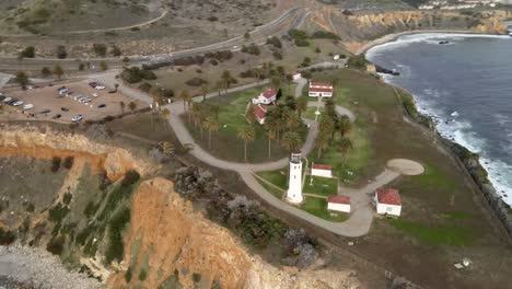 Point-Vicente-Lighthouse-and-waves-breaking-on-cliff,-California