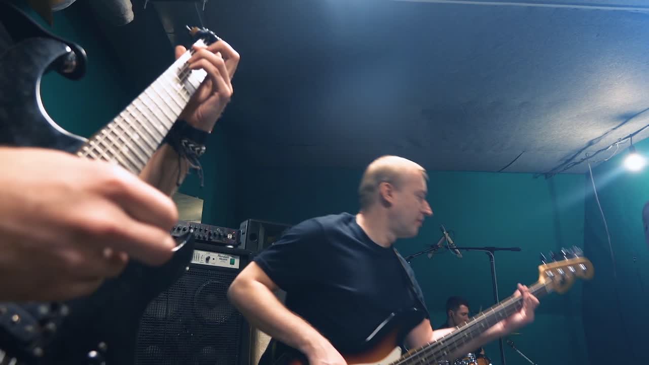 스튜디오에서 밴드 리허설