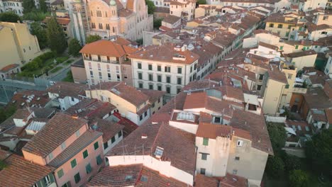 Drone-dolley-shot-over-the-inner-city-of-Florence-illuminated-by-the-setting-sun
