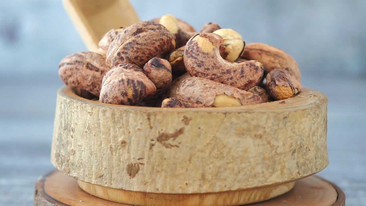 Cashews in a wooden bowl