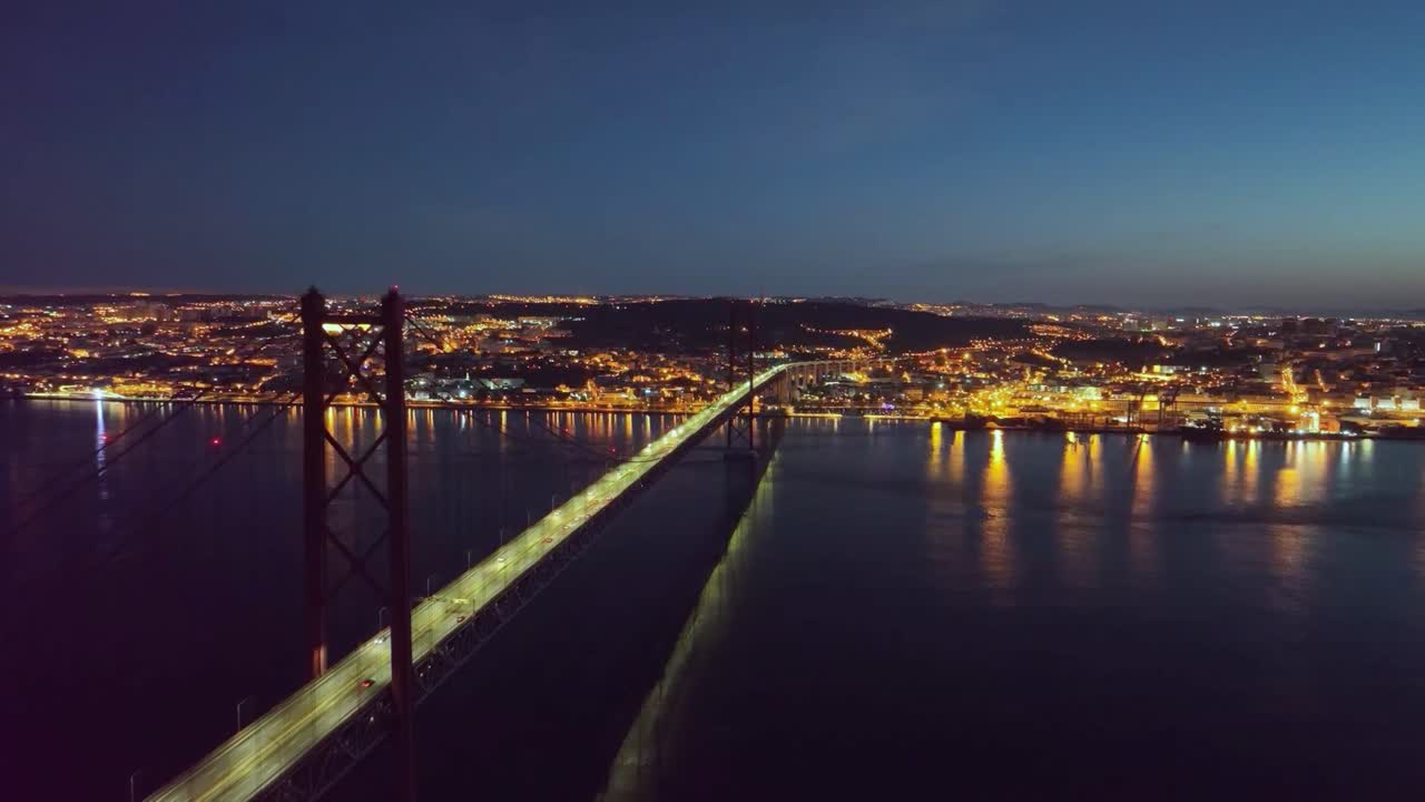 imagens de drones da grande ponte em lisboa e da cidade antes do nascer do sol