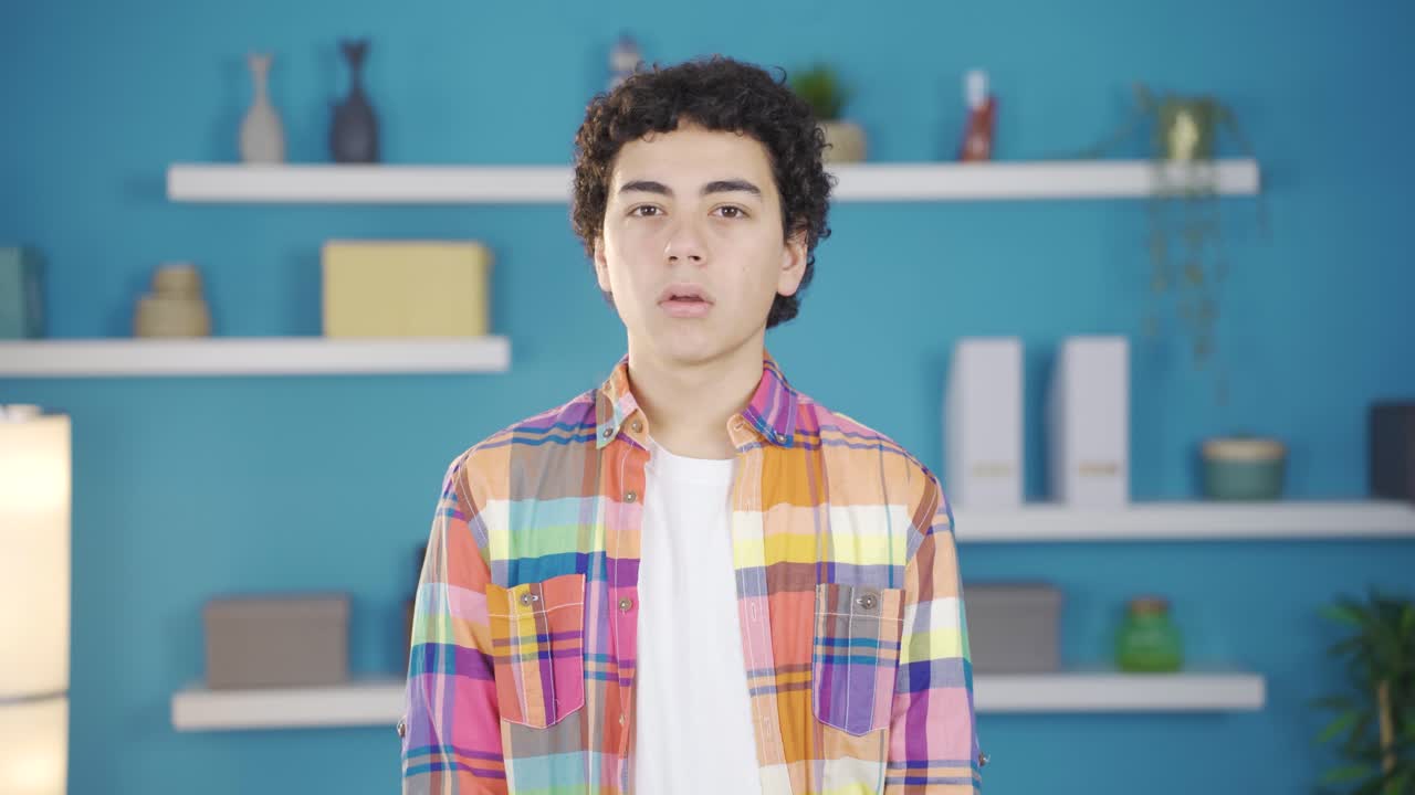 우울한 소년은 불행합니다.