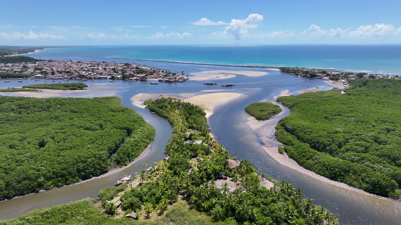 Horizonte de Porto Seguro en Bahía, Brasil. Paisaje de playa. Hermosa costa. Destino de viaje. Banco de arena de manglares. Noreste de Brasil.