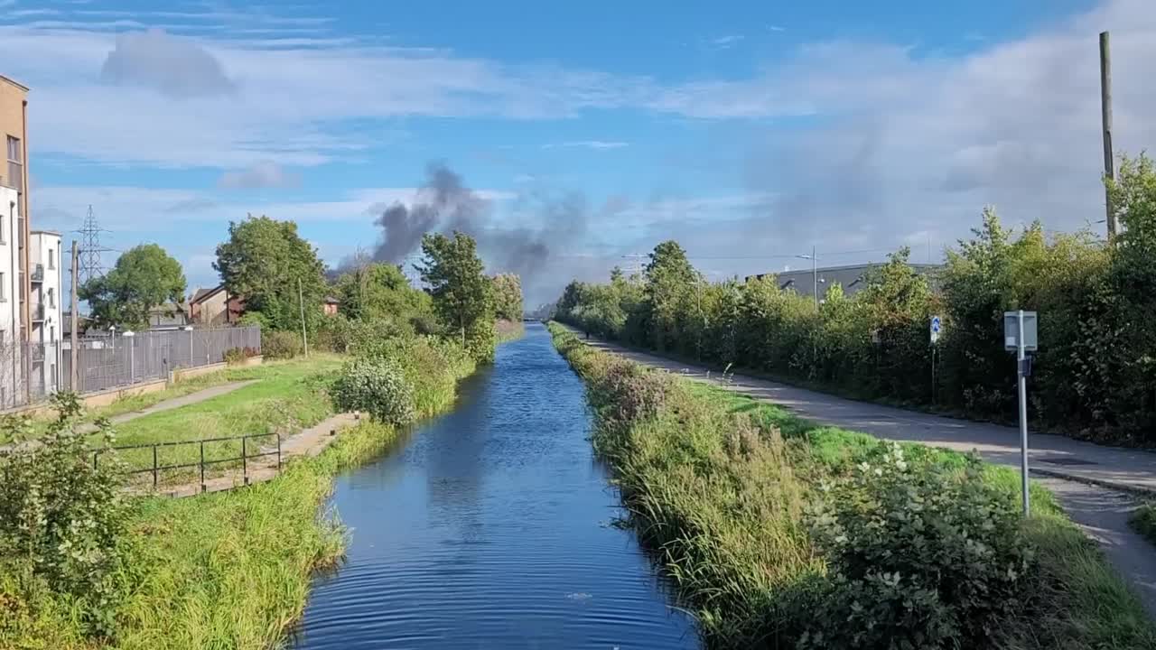 공기를 오염시키는 연기, 수입을 위해 구리선을 태우는 커뮤니티에서 발생