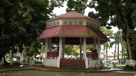 handheld shot of the main park of bocas