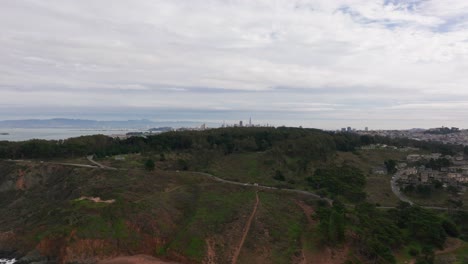 Toma-De-Drone-Que-Revela-El-Horizonte-Del-Centro-De-San-Francisco.