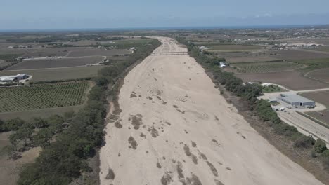 Drought-stricken-The-Burdekin-River-At-Summer-Between-The-Towns-Of-Ayr-and-Home-Hill,-Queensland,-Australia