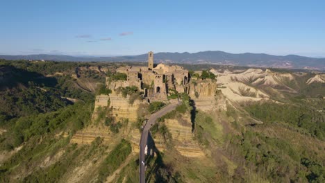 Aerial-Boom-Shot-Reveals-Civita-di-Bagnoregio,-Medieval-Village-in-Viterbo,-Lazio,-Italy