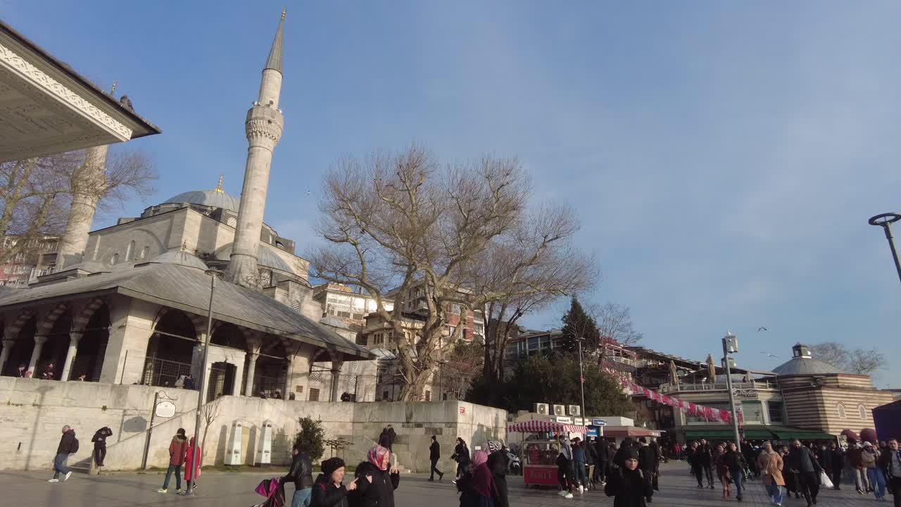 mezquita de estambul y escena callejera de la ciudad