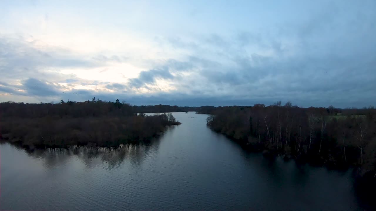 사우스 월샴의 위어인 노포크 브로드의 공중 영상