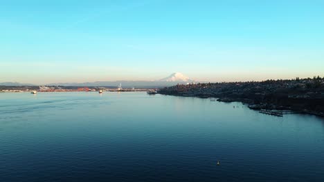 Hermoso-Paisaje-De-Ruston-Way-Point-En-Tacoma-Washington---Toma-Aérea