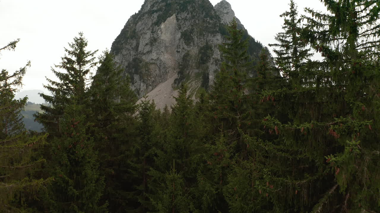 acercándose a drones disparó acelerando a una cumbre cruzada en suiza