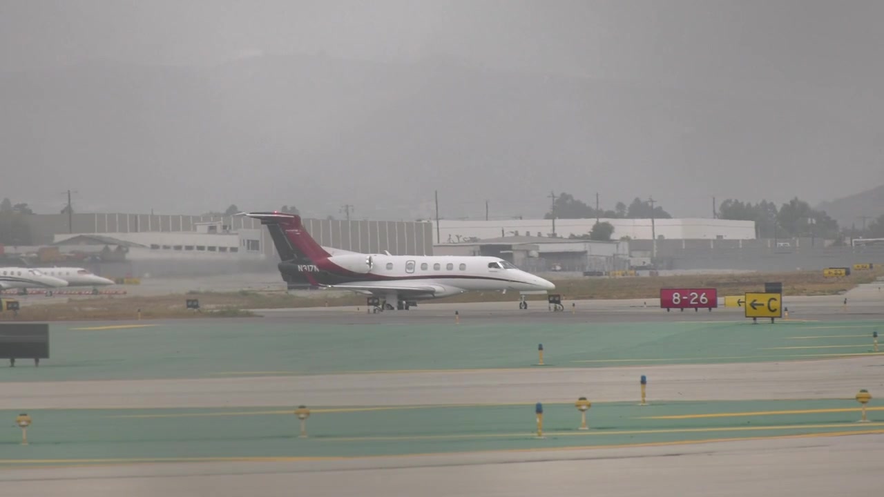 United Airlines Boeing 737 si prepara al decollo