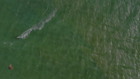 tan lleno de acción como el kitesurf