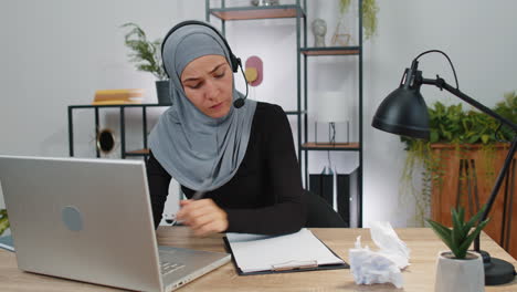 Angry-muslim-woman-working-at-home-office-throwing-crumpled-paper,-having-nervous-breakdown-at-work