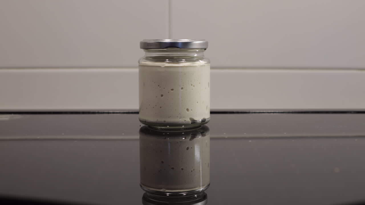 detener el movimiento o el lapso de tiempo de un frasco con levadura de cerveza en aumento