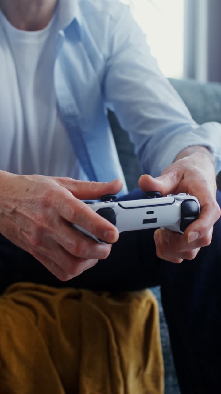 man som spelar videospel