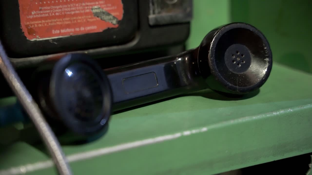 오래된 전화 부스를 닫습니다