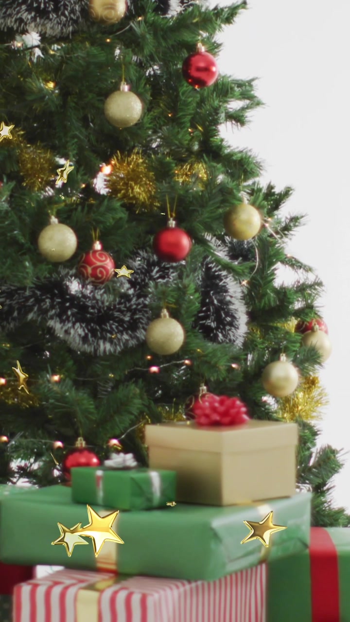Animación de estrellas navideñas cayendo sobre árbol de navidad