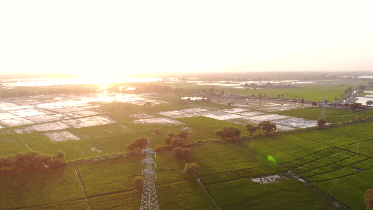 飛行無人機上空拍攝的頂部圖片
