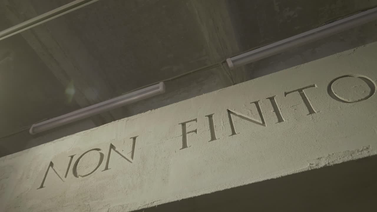 콘크리트 에 non finito 문구