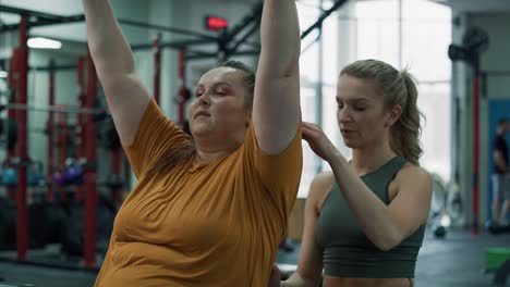 Caucasian-woman-with-overweight-doing-training-at-the-gym.