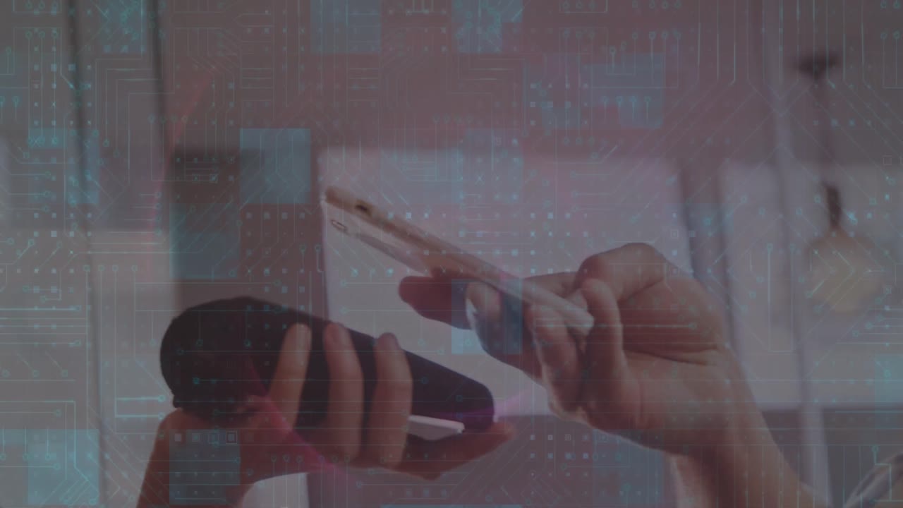 animación de una placa de circuito de computadora sobre diversas personas que pagan con un teléfono inteligente