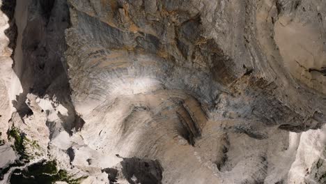 Close-up-of-the-jagged-rock-of-mount-Pelmo