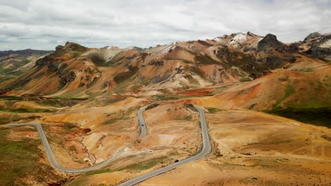 imágenes de drones del camino a ayacucho perú y las montañas de los andes