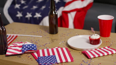 Close-Up-Of-Cupcakes-With-American-Stars-And-Stripes-Flags-And-Bottles-Of-Beer-At-Party-Celebrating-4th-July-Independence-Day