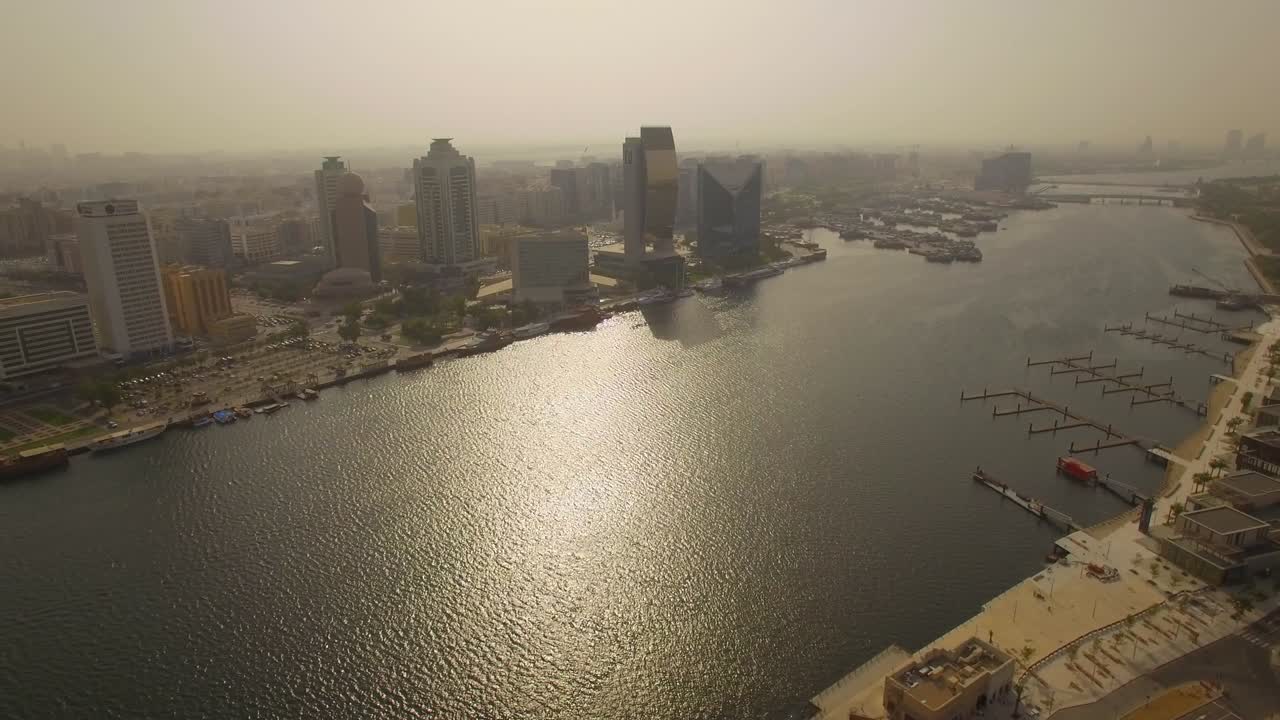 el centro histórico de los emiratos árabes unidos. amanecer. 4k