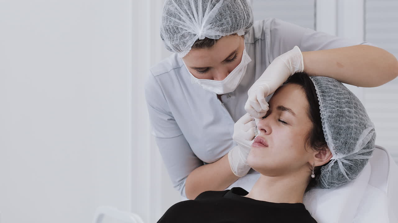Procedura di iniezione facciale estetica