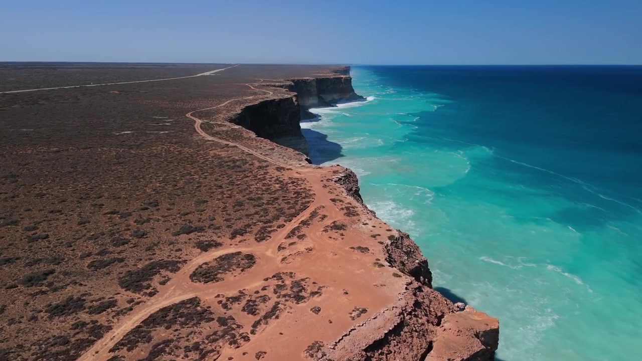 Drönarflygning längs klipptopparna i South Australia