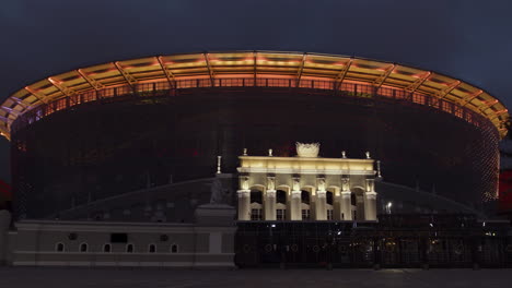 vista nocturna de un estadio iluminado