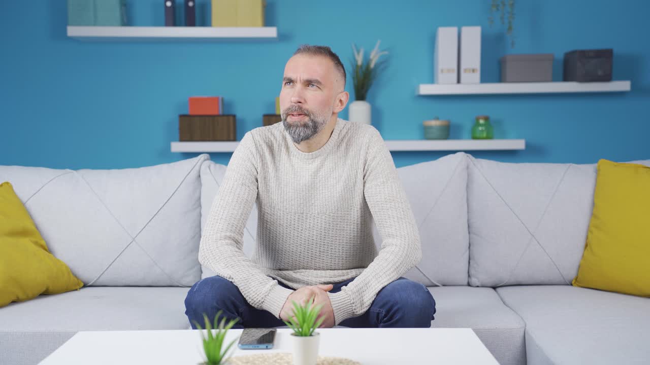 el hombre deprimido es indeciso y nervioso.