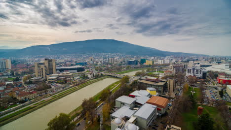 Un-Lapso-De-Tiempo-Rodado-Sobre-Skopje-Macedonia