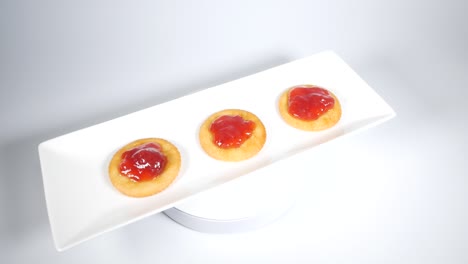 round crackers with strawberry jam