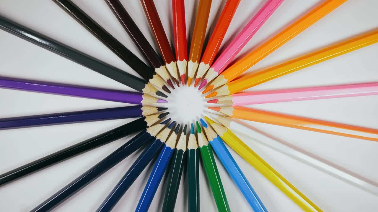 el bolígrafo se sintió en el tocadiscos. el marcador girar girar. girar, crear patrón, hacer el diseño de la forma del círculo. vista superior, colocación plana