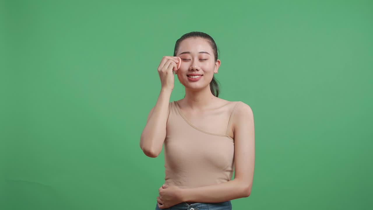 화장을 하는 여자