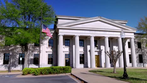 Arkansas-state-supreme-court-building-in-Little-Rock,-Arkansas-with-gimbal-video-stable