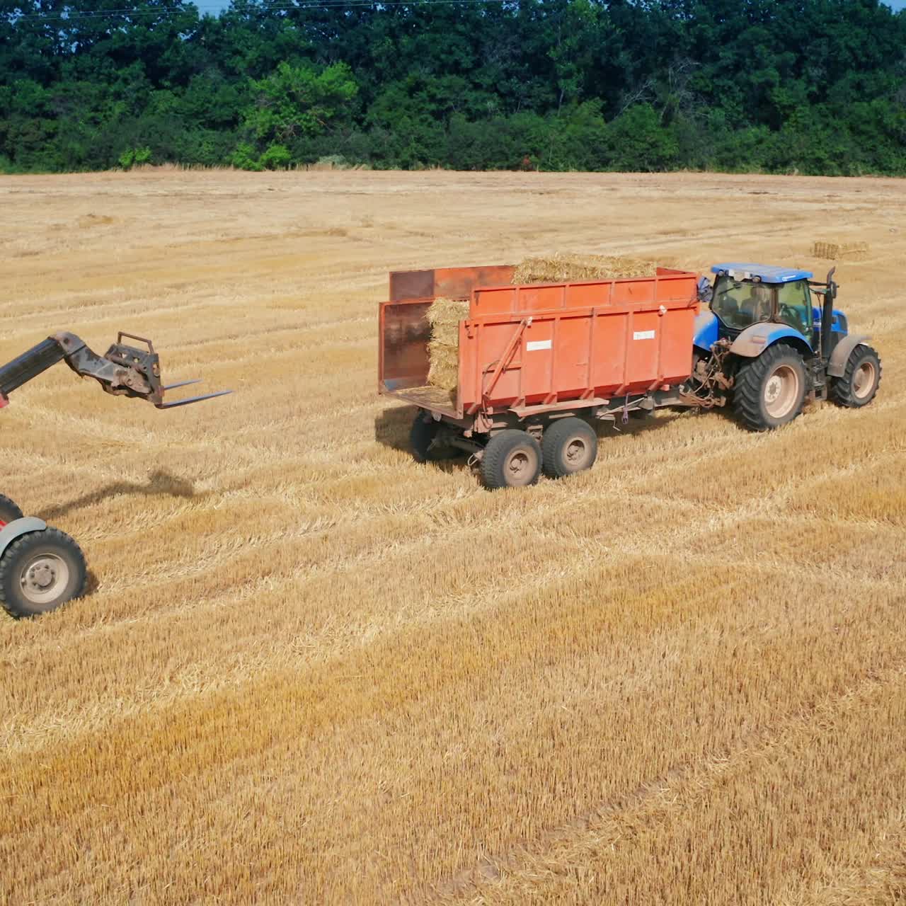 Seasonal combine harvesting. Mavhine farming in the field