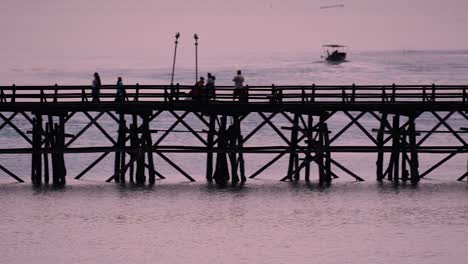 The-Mon-Bridge-is-an-old-wooden-bridge-located-in-Sangkla,-Thailand