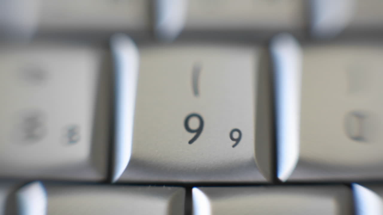 el número 9 está en un teclado de computadora