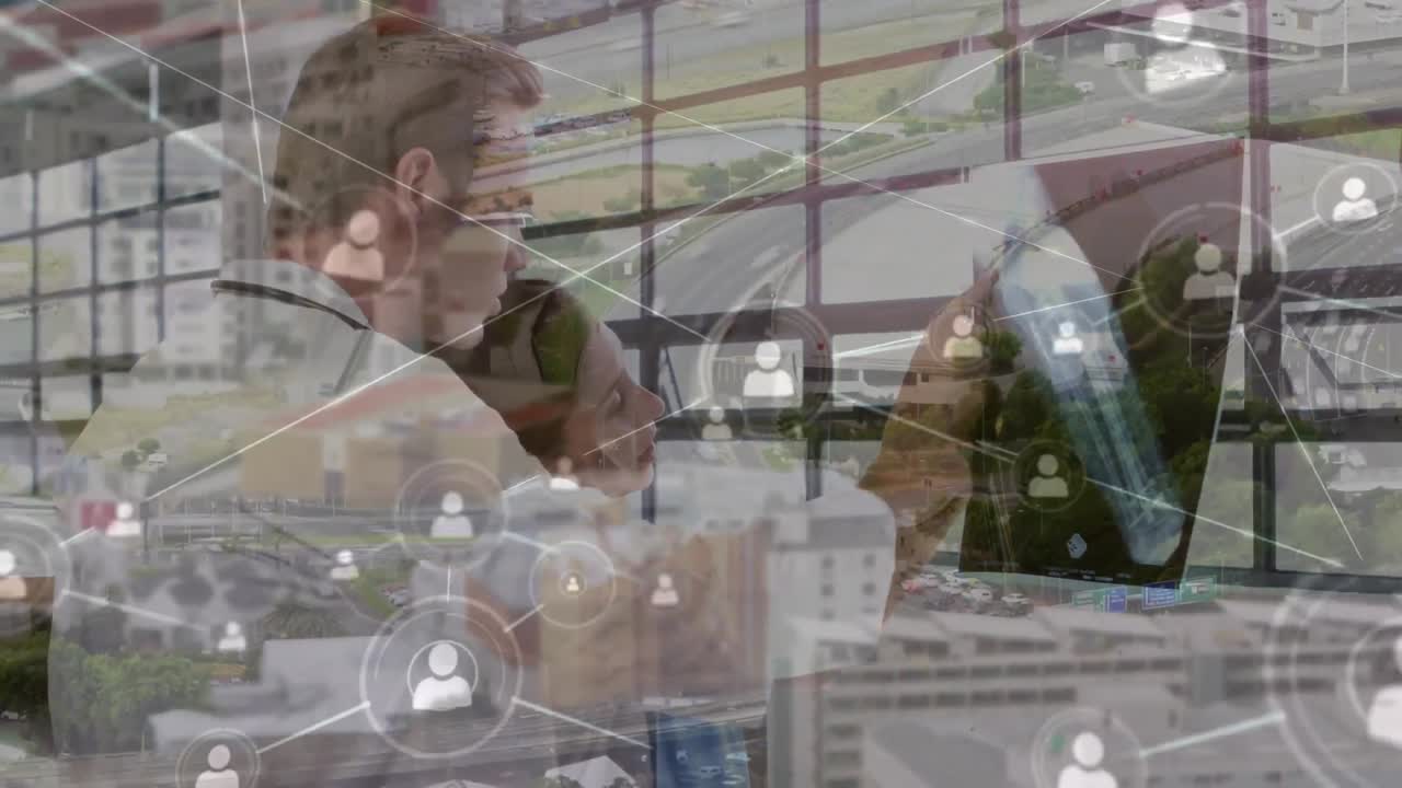 animación de la red de conexiones con iconos sobre el médico masculino y femenino.